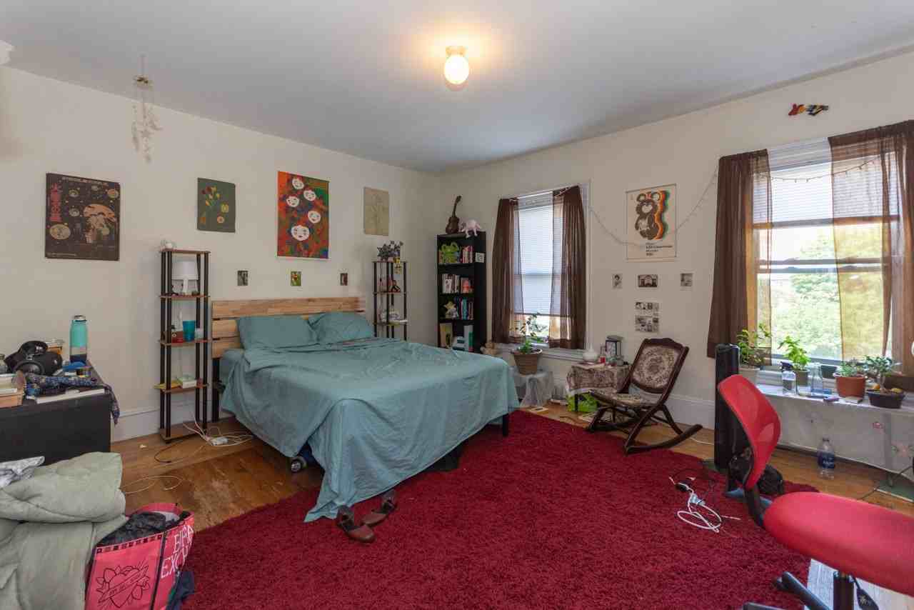 121 Franklin St - Photo 3 of 9