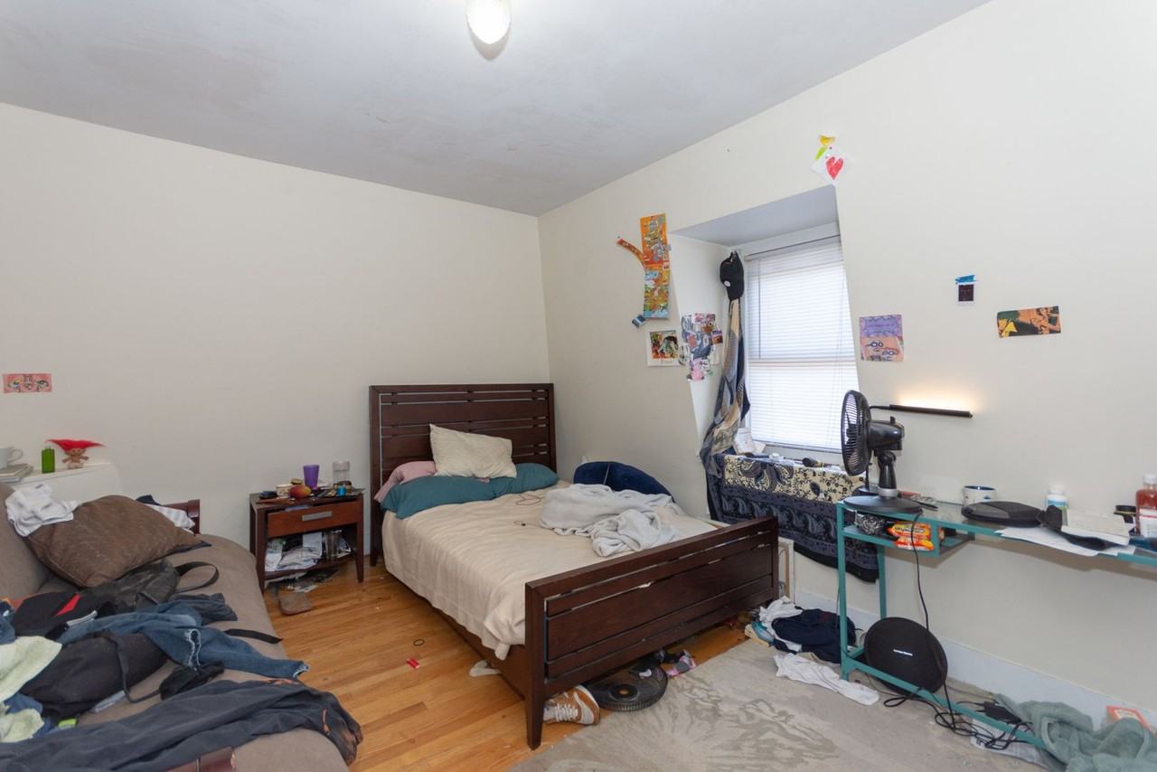 121 Franklin St - Photo 5 of 9