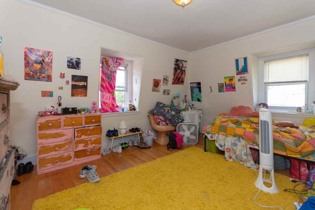 121 Franklin St - Photo 6 of 9