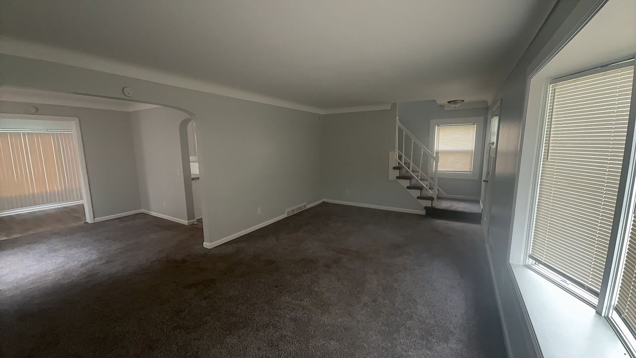 2206 Dundee St - Photo 4 of 30