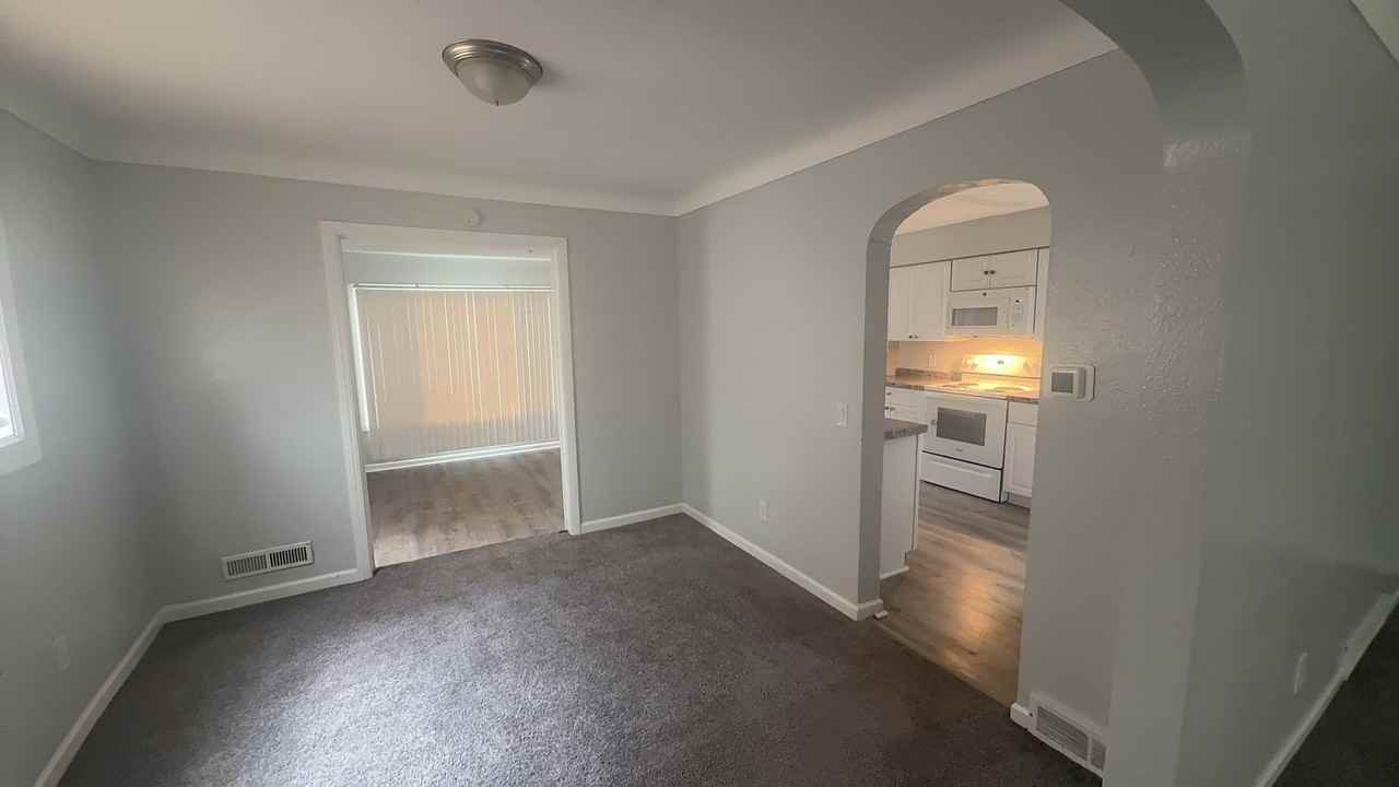 2206 Dundee St - Photo 5 of 30