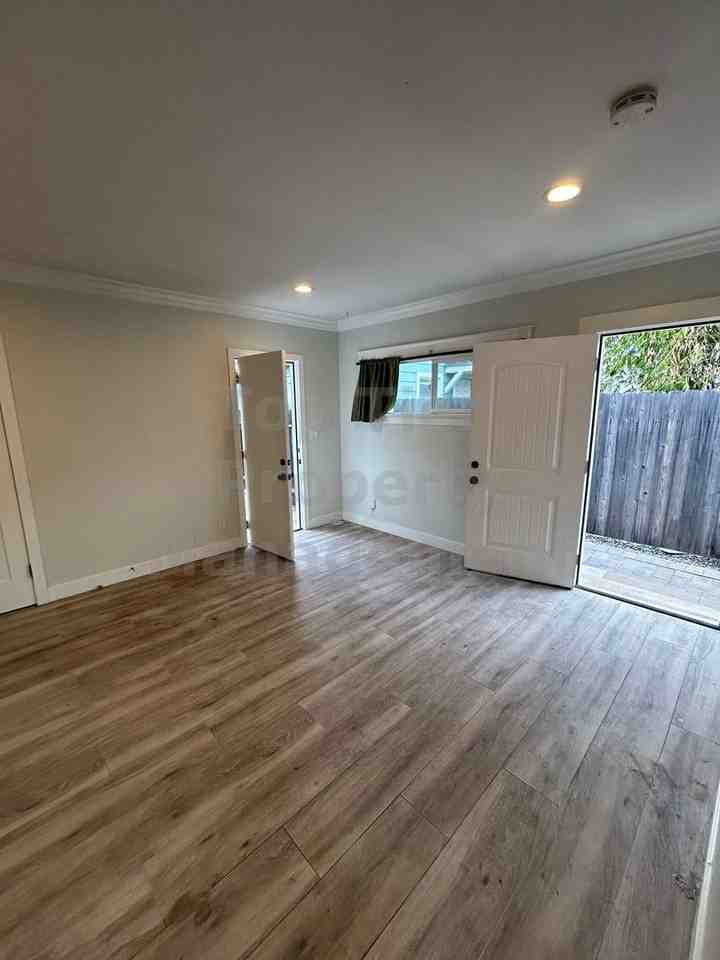 2945 Kalmia St - Photo 4 of 15
