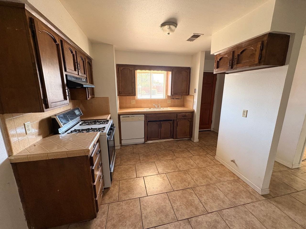 0514 - Photo 3 of 16