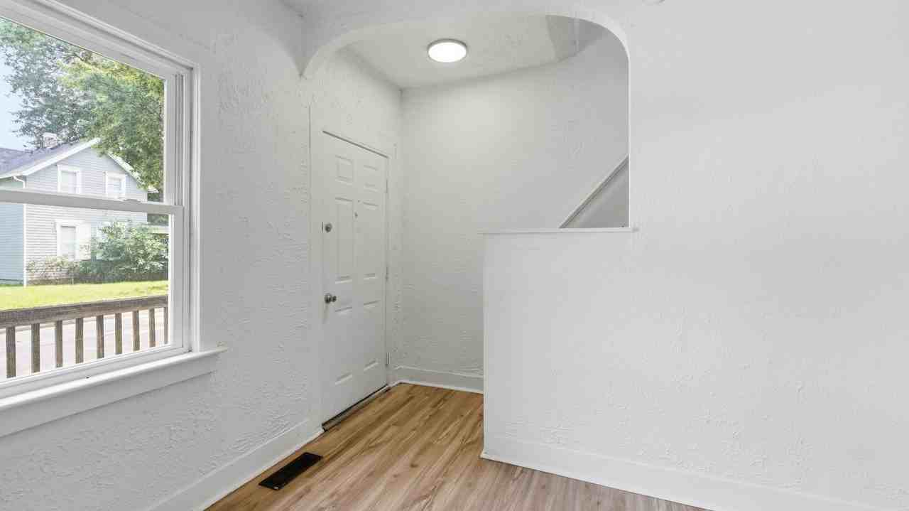 1221 Wefel St - Photo 4 of 40