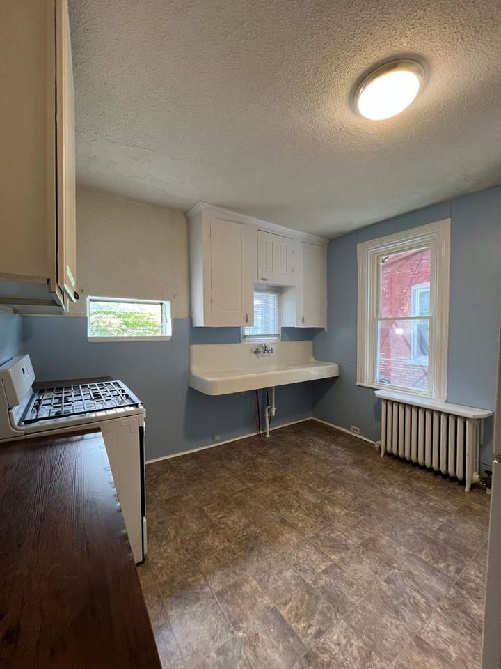 544 W Chestnut St - Photo 2 of 13