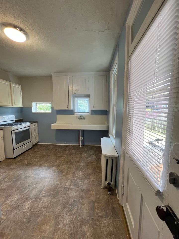 544 W Chestnut St - Photo 3 of 13