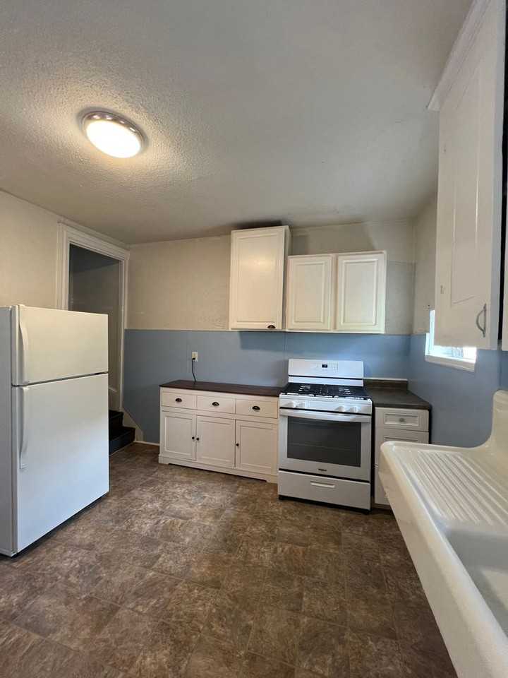 544 W Chestnut St - Photo 4 of 13