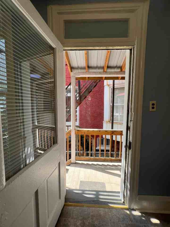 544 W Chestnut St - Photo 5 of 13