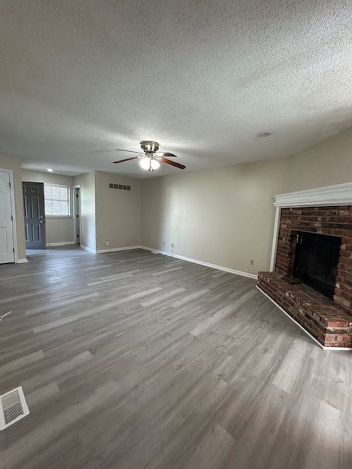7037 N Fisk Ct - Photo 4 of 20