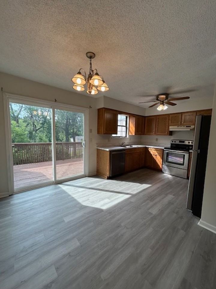 7037 N Fisk Ct - Photo 5 of 20