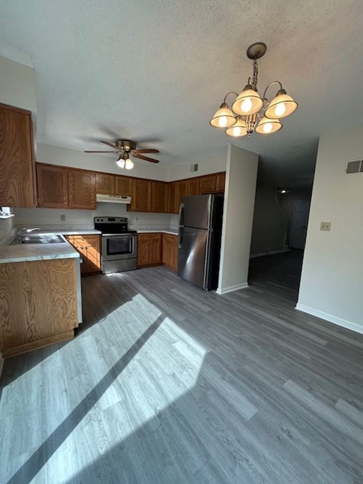 7037 N Fisk Ct - Photo 6 of 20