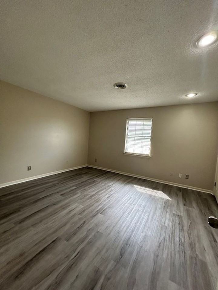 7037 N Fisk Ct - Photo 7 of 20