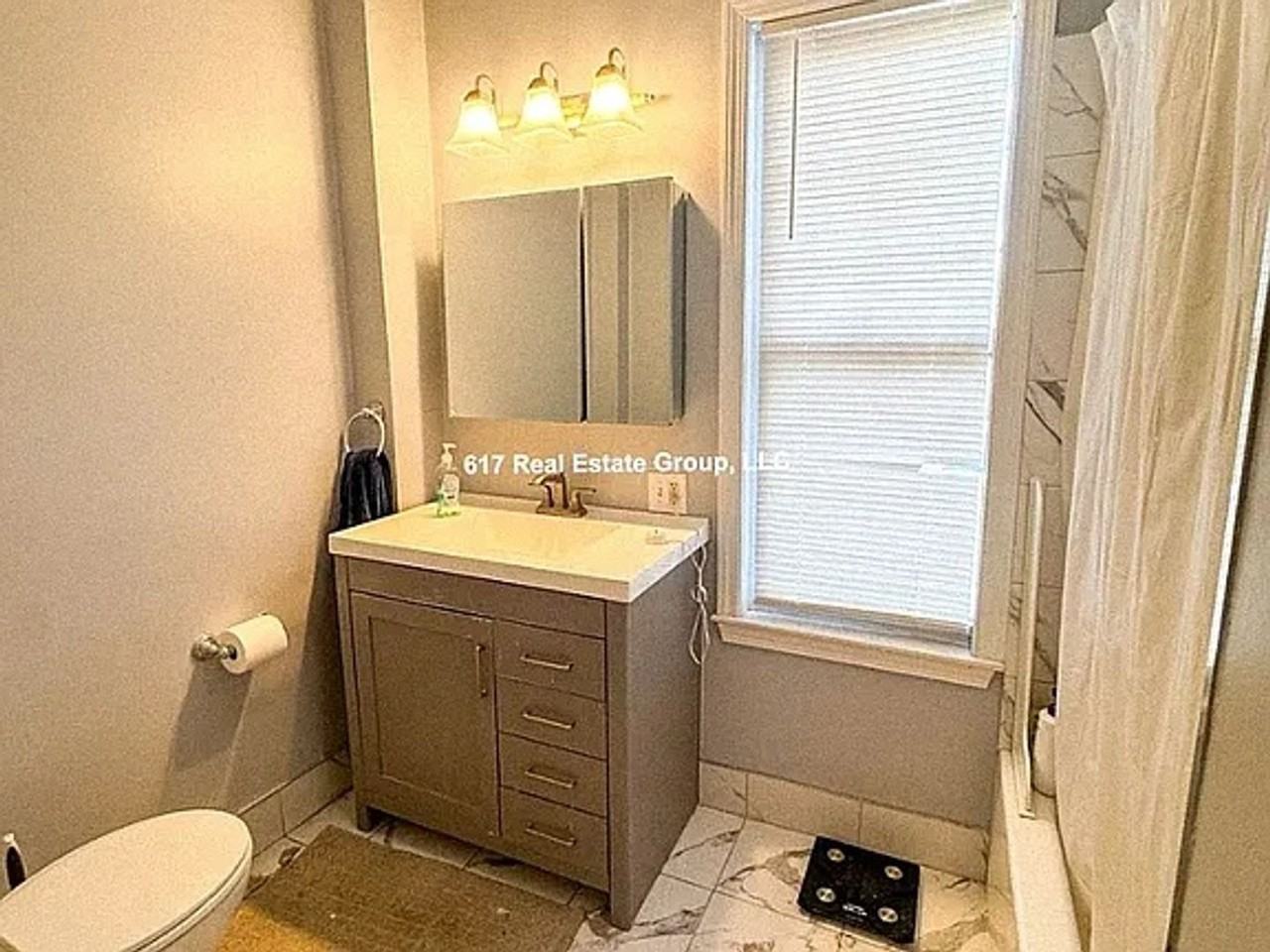 111 Franklin St - Photo 5 of 20