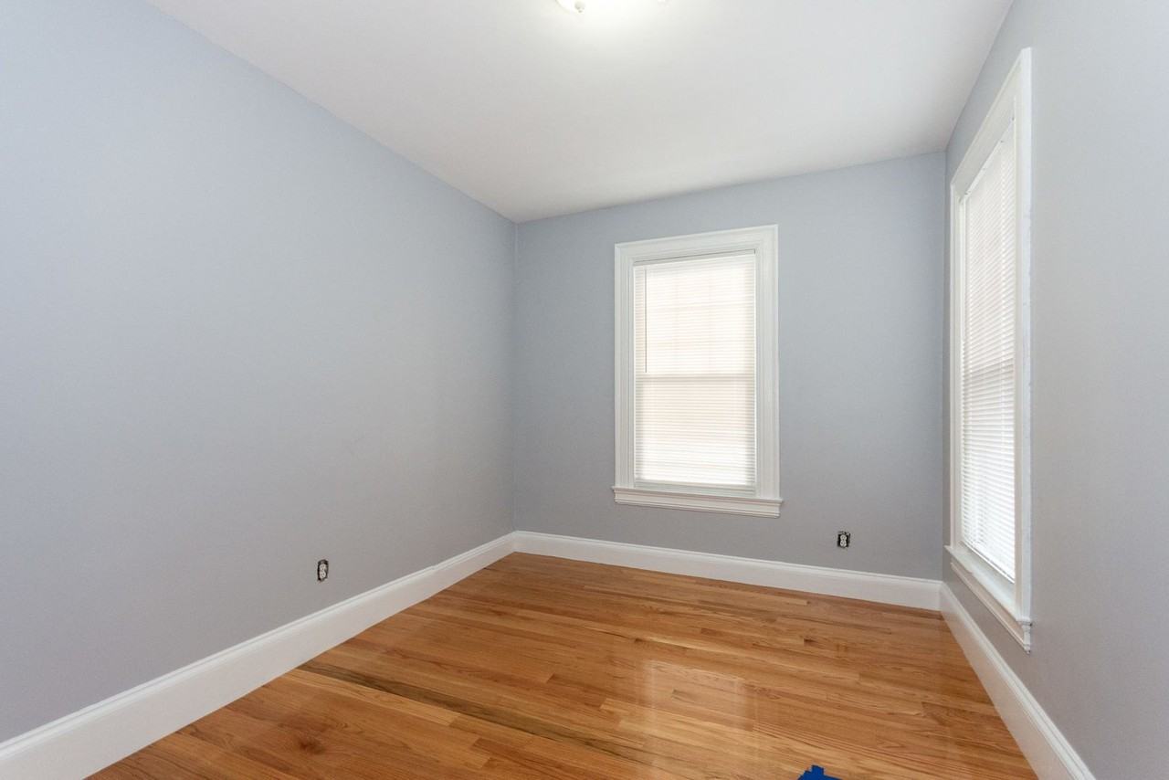 111 Franklin St - Photo 6 of 20