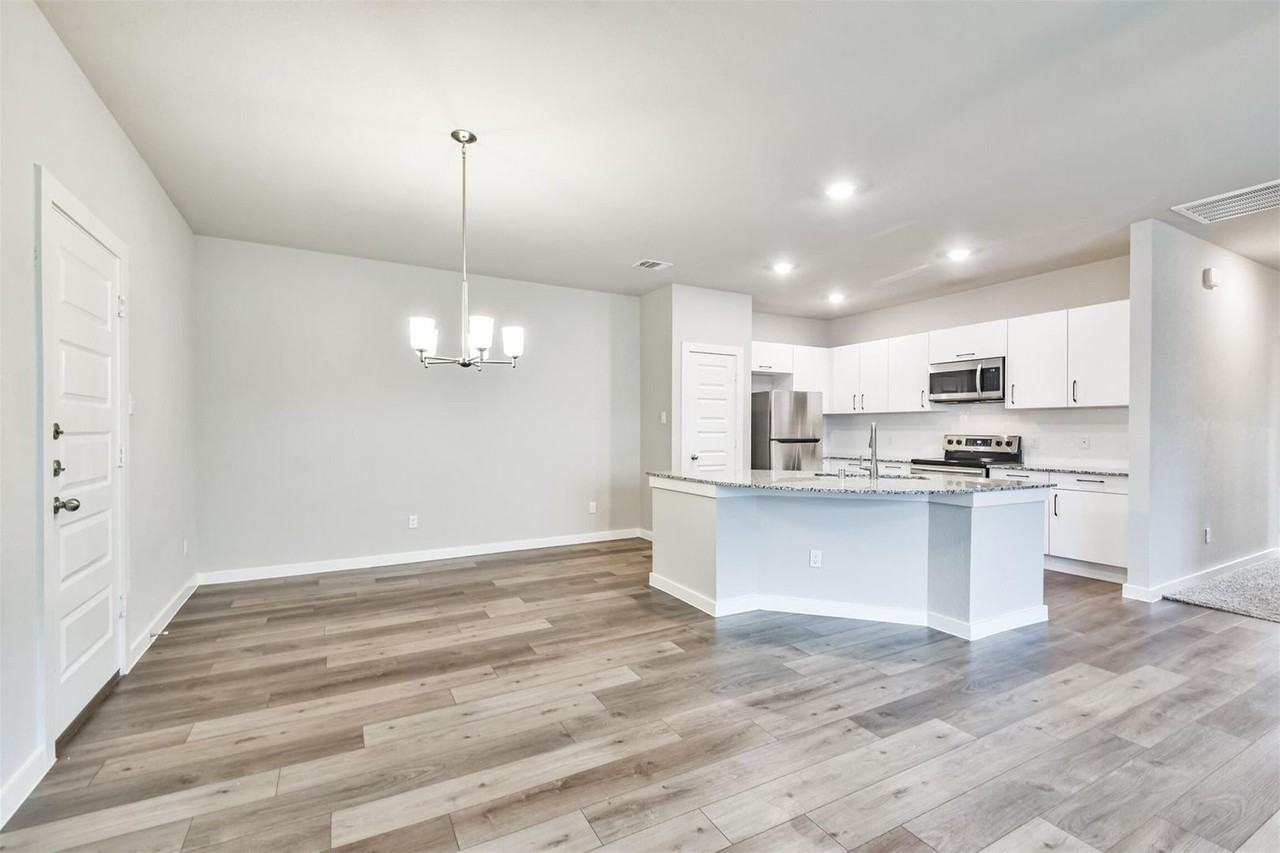 9800 Grosbeak Ln - Photo 2 of 37