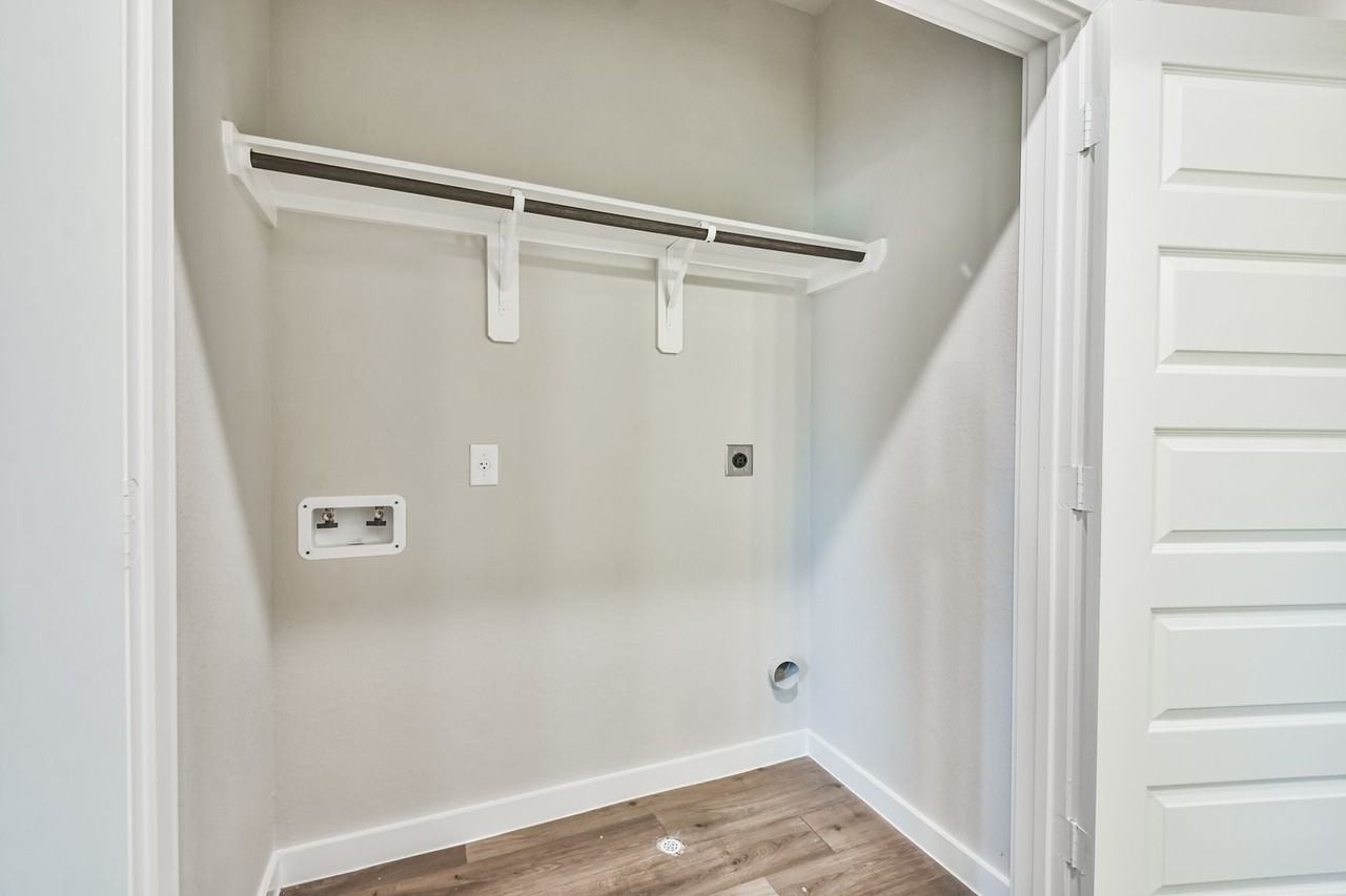 9800 Grosbeak Ln - Photo 6 of 37