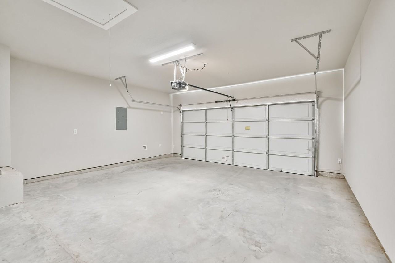 9800 Grosbeak Ln - Photo 7 of 37