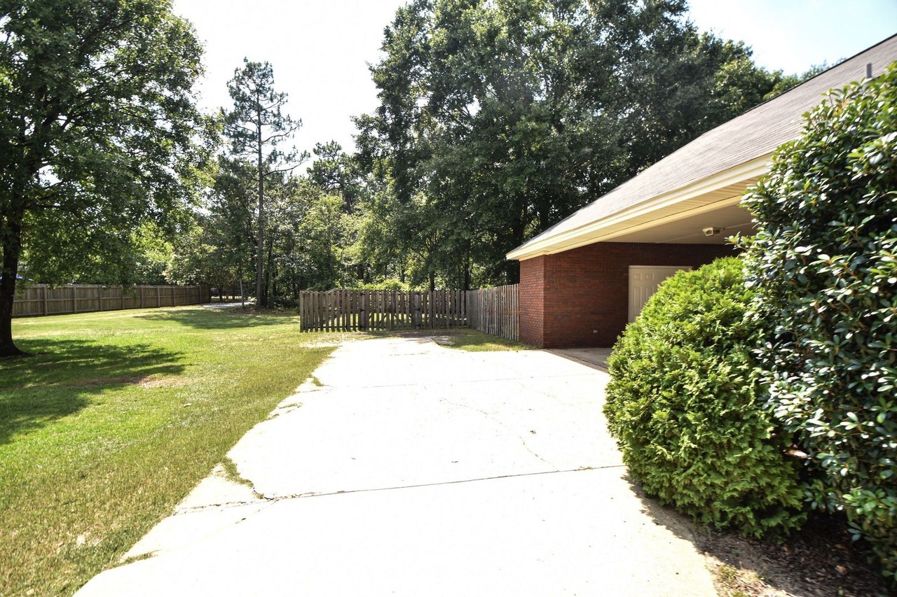 709 Yellowstone Dr - Photo 3 of 28