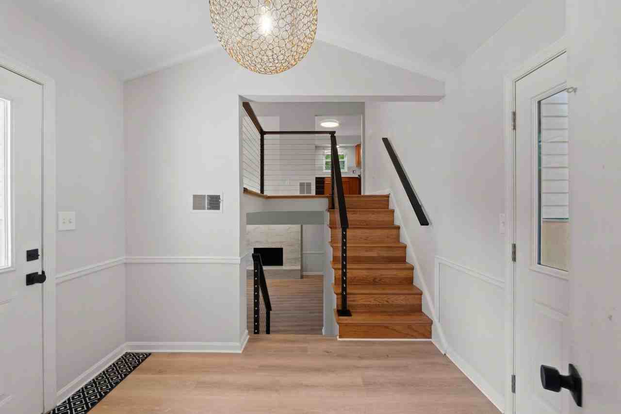 100 Oak Dr - Photo 2 of 27