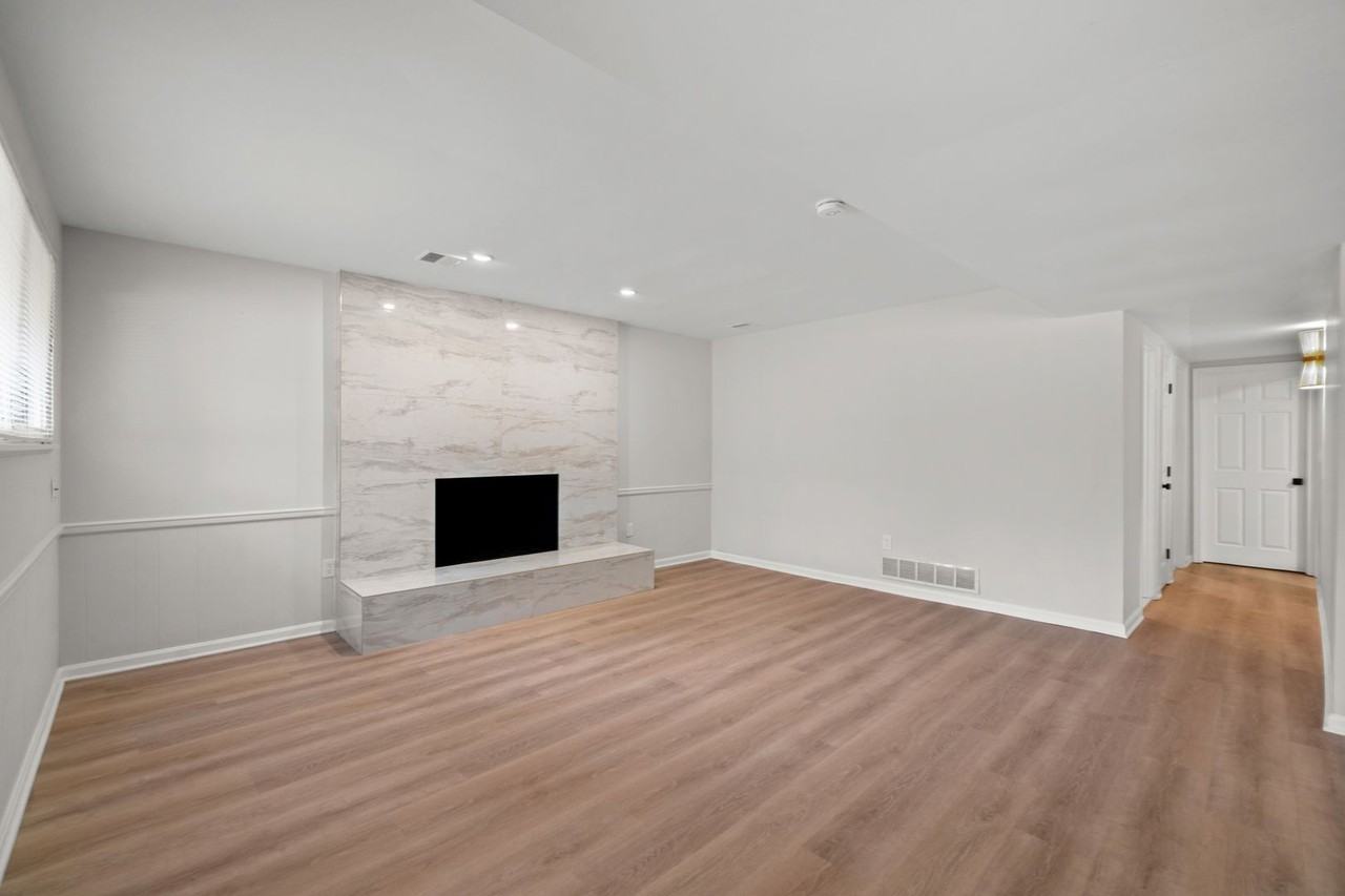 100 Oak Dr - Photo 5 of 27
