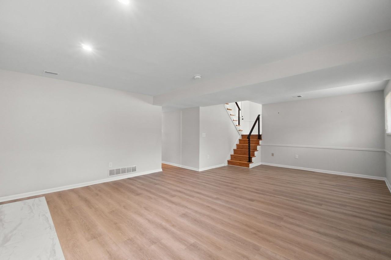 100 Oak Dr - Photo 6 of 27