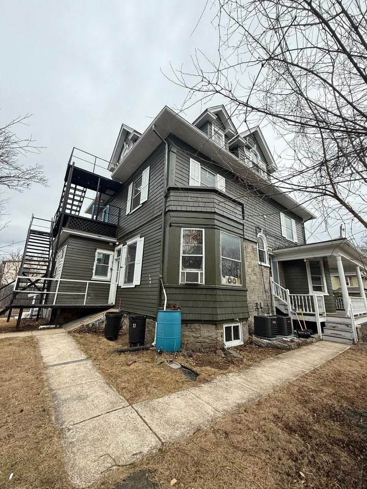 236 W Ridley Ave - Photo 3 of 6
