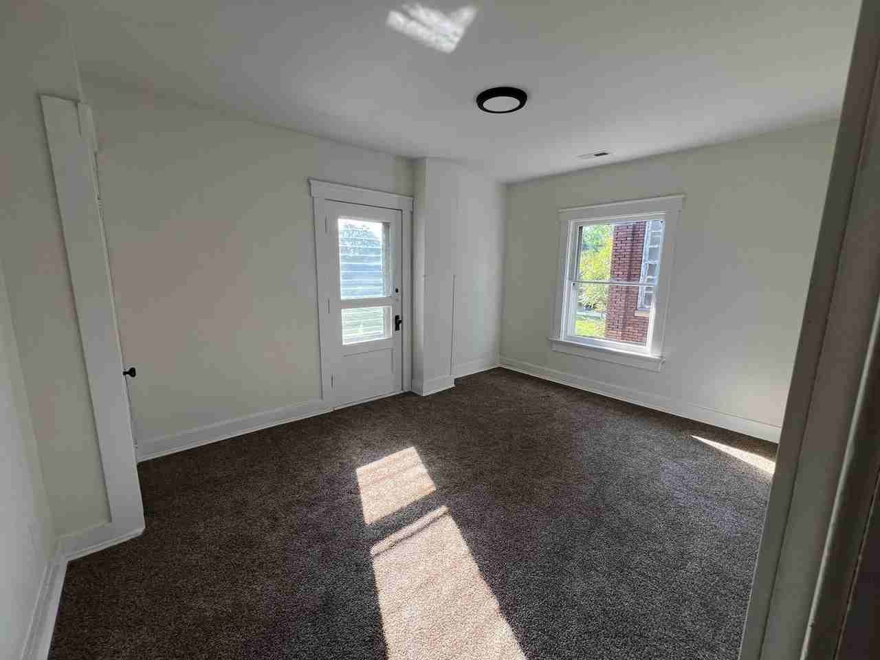 416 N Conover St - Photo 4 of 27