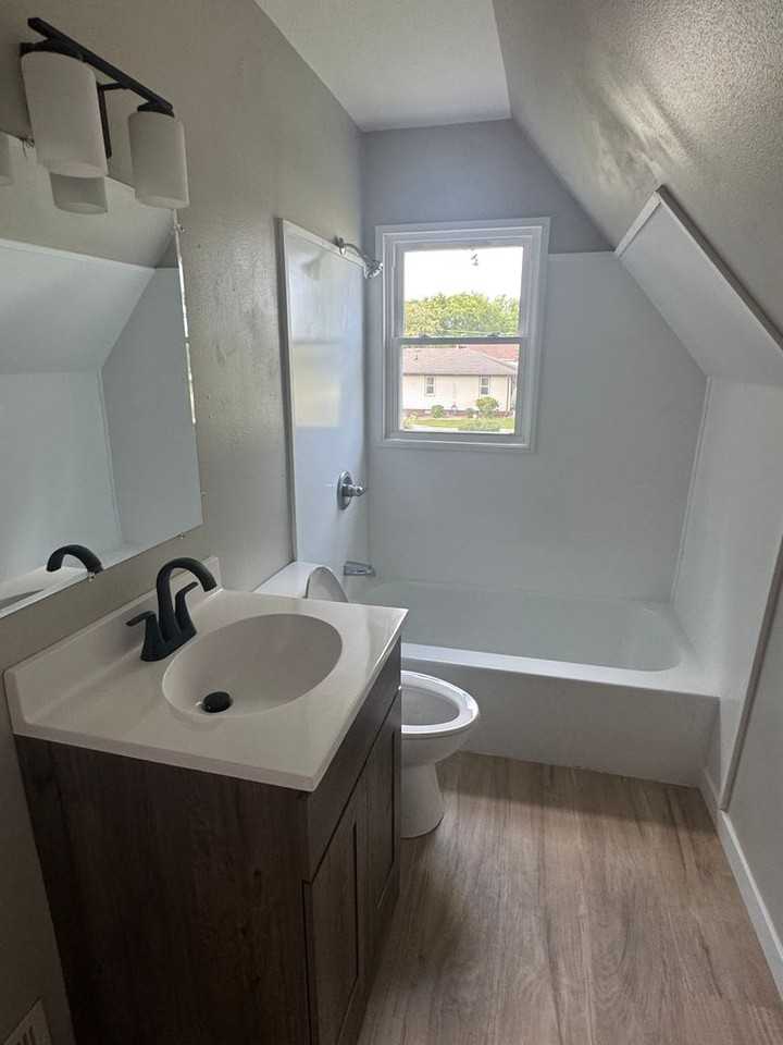 103 1/2 5th St - Photo 2 of 5