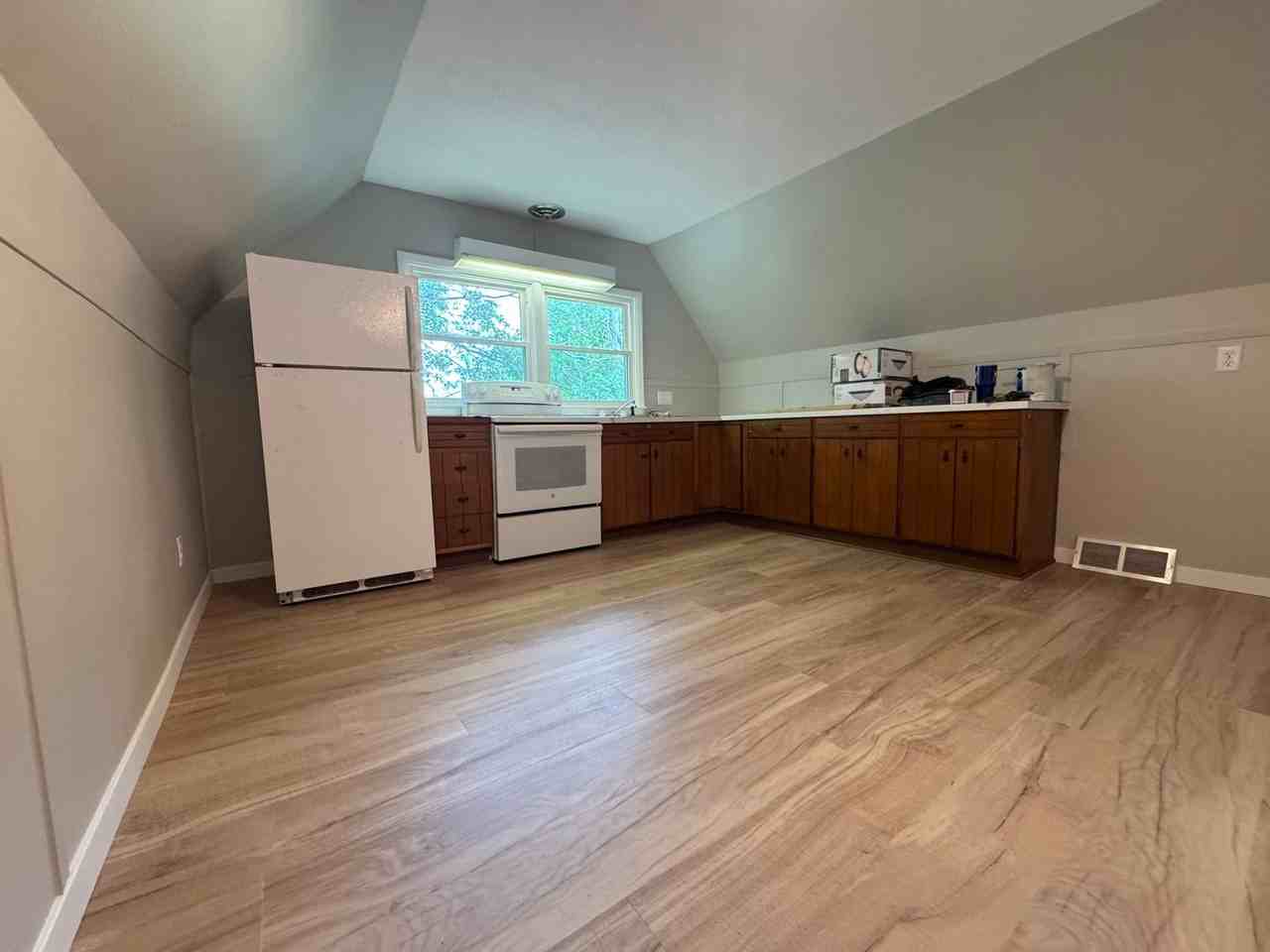103 1/2 5th St - Photo 4 of 5