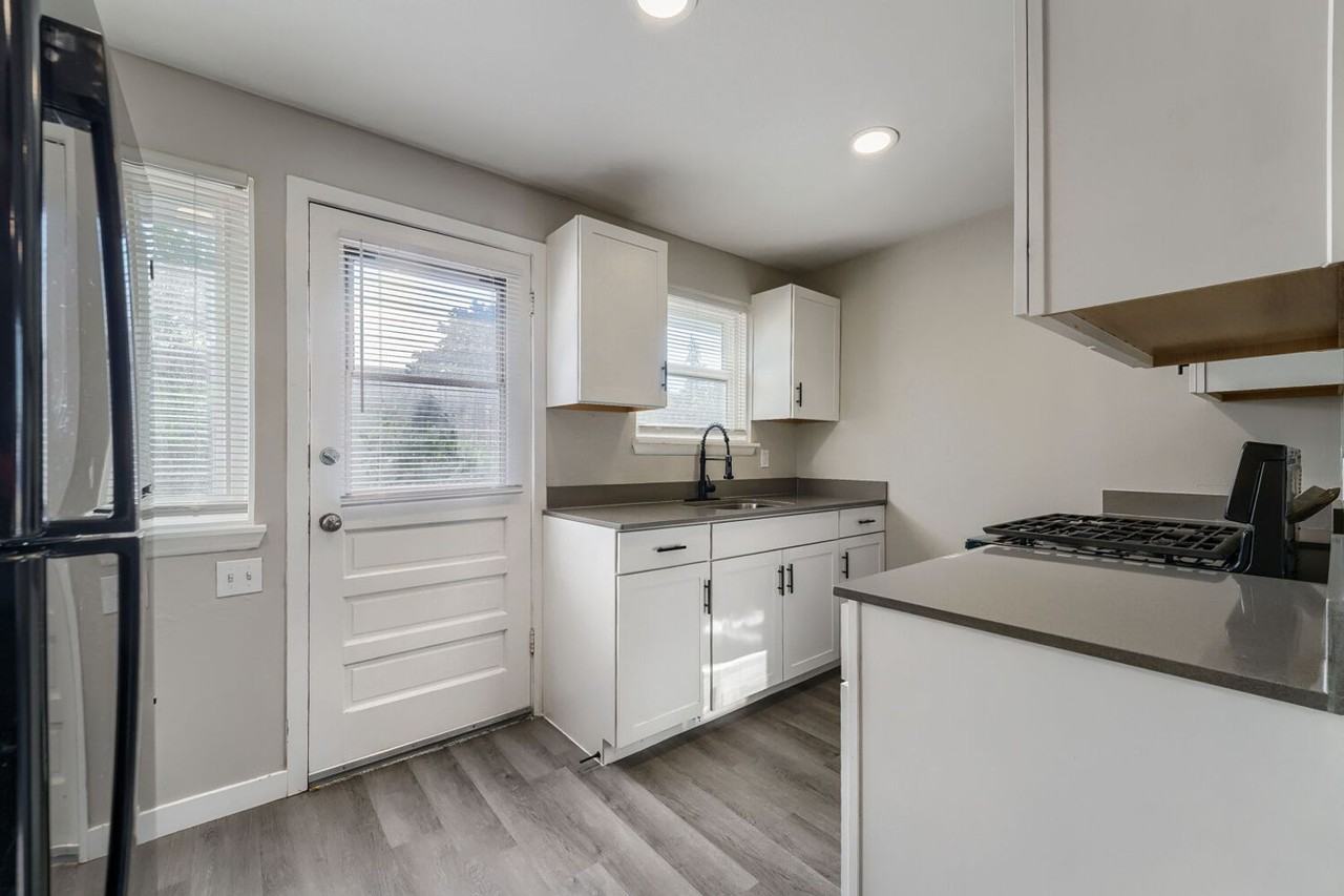 10607 Kendrick St Sw #04 - Photo 2 of 11