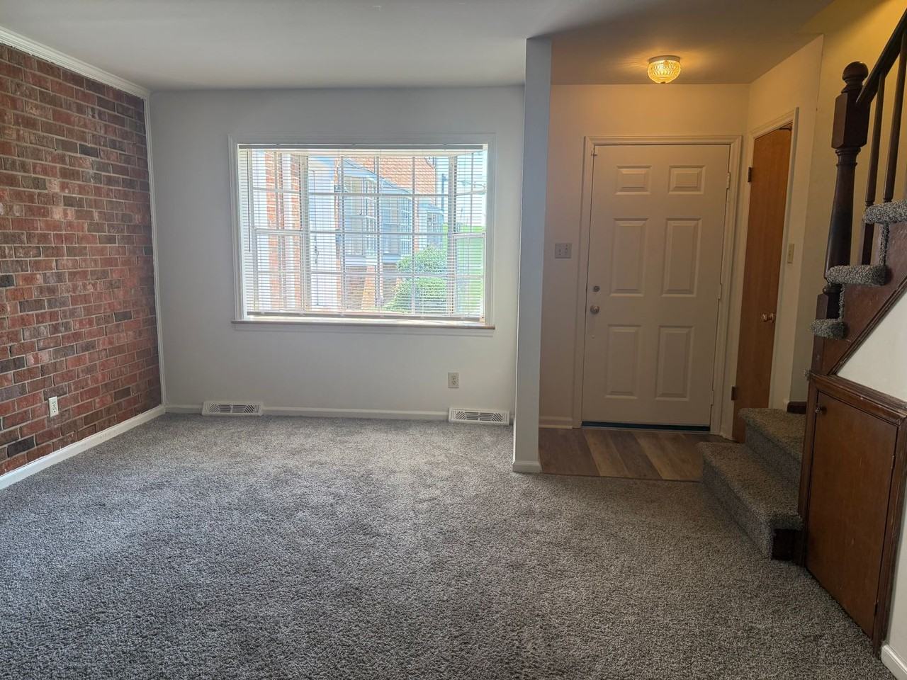 1723 E Cone Blvd Apt G - Photo 3 of 15