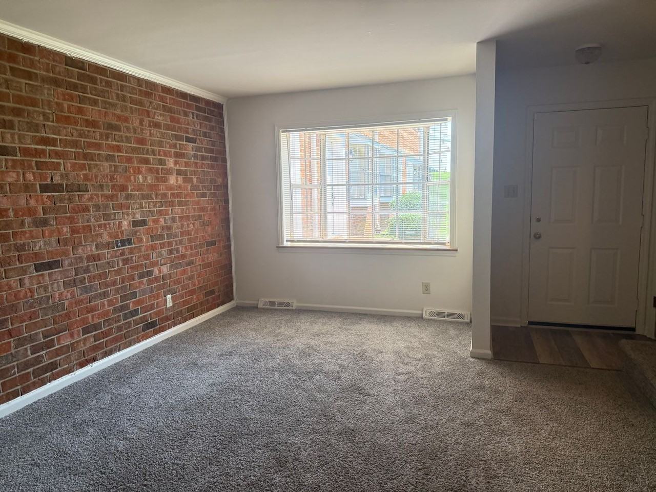 1723 E Cone Blvd Apt G - Photo 4 of 15