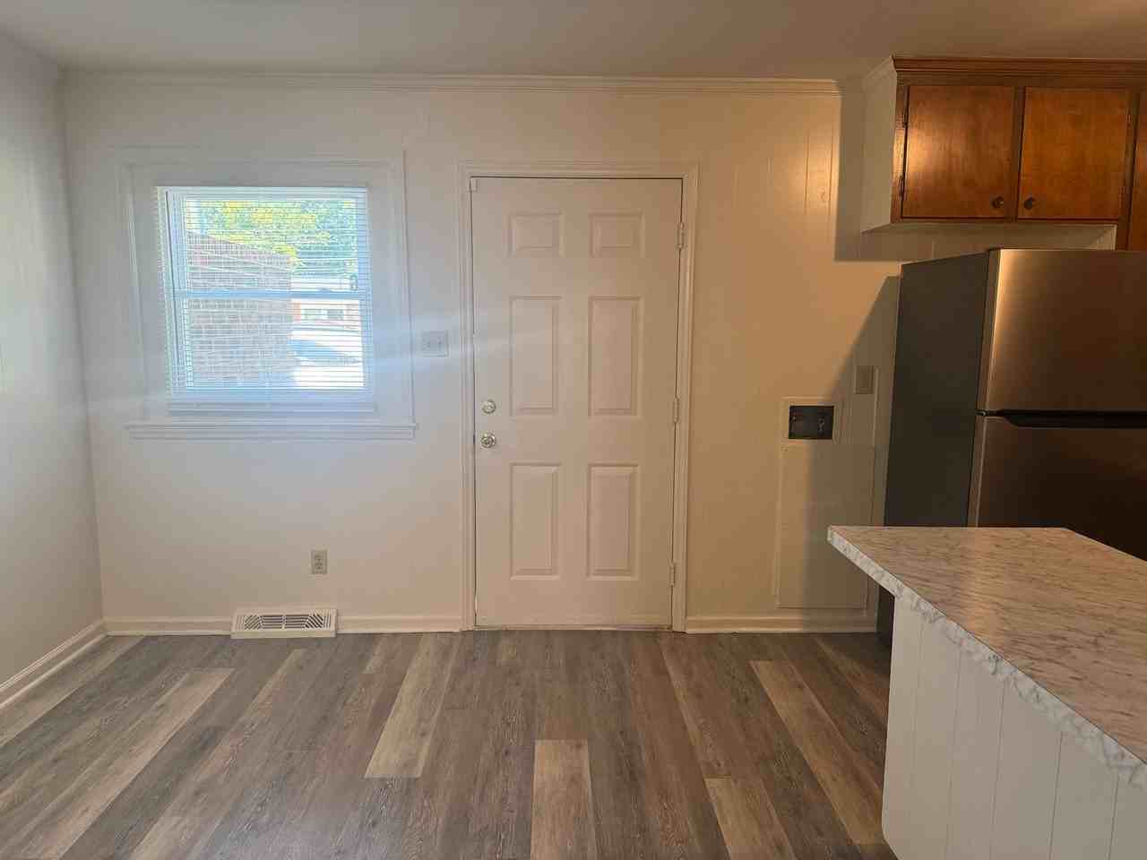 1723 E Cone Blvd Apt G - Photo 5 of 15