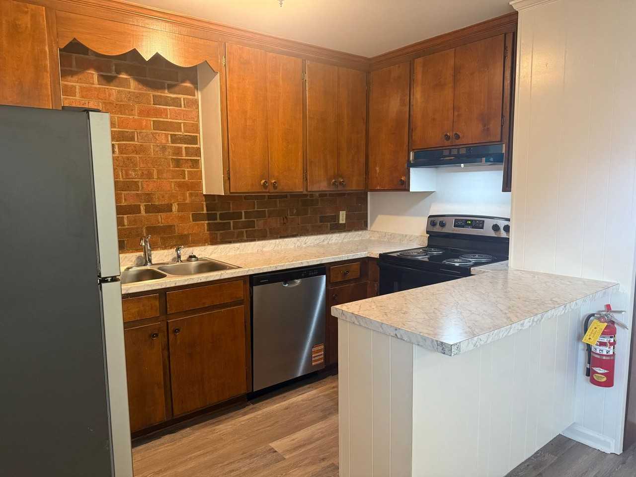 1723 E Cone Blvd Apt G - Photo 7 of 15