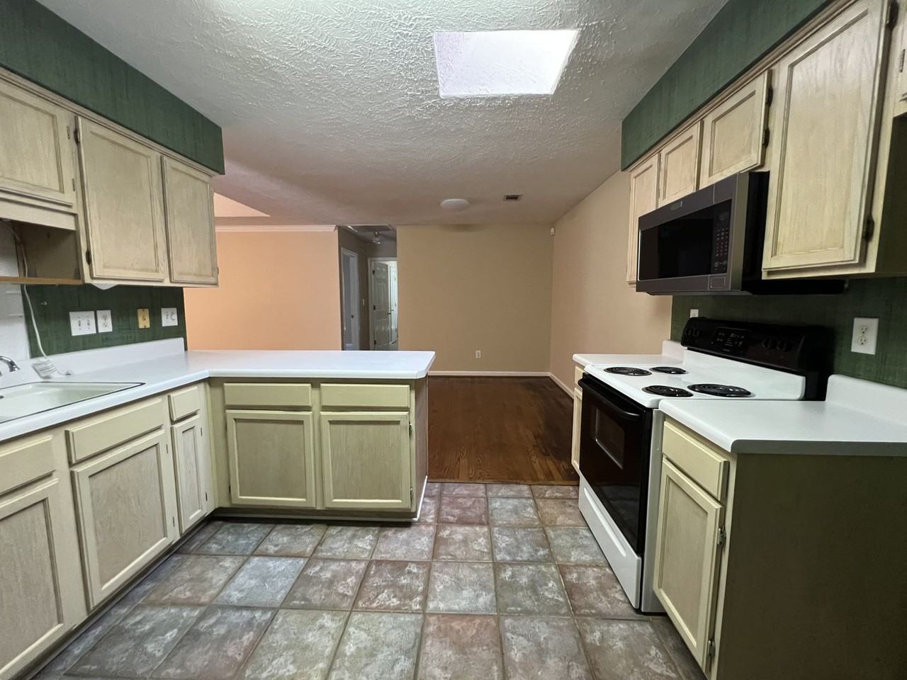 1706 Meadow Oak Ct - Photo 4 of 14