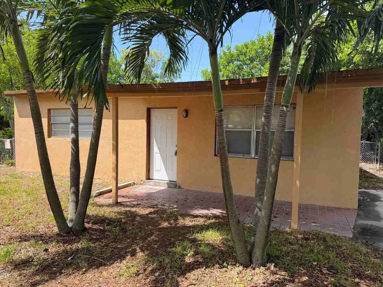 3011 Nw 17th St - Photo 2 of 10