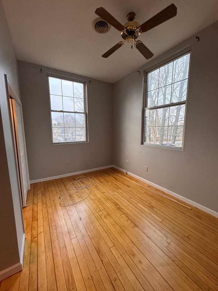 16 Oak St #10