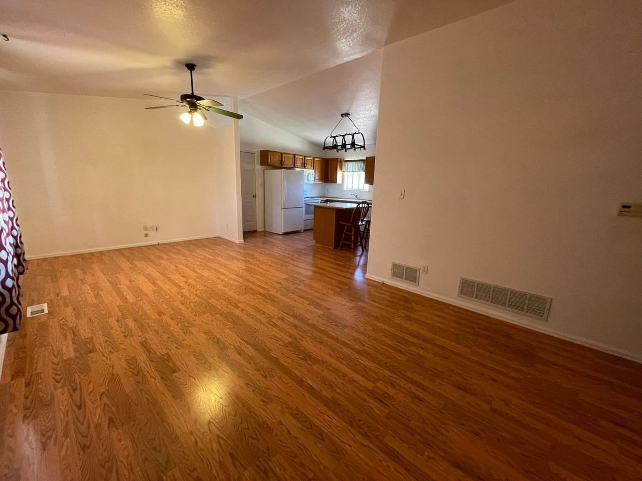 429 S Oak Creek Dr - Photo 2 of 17