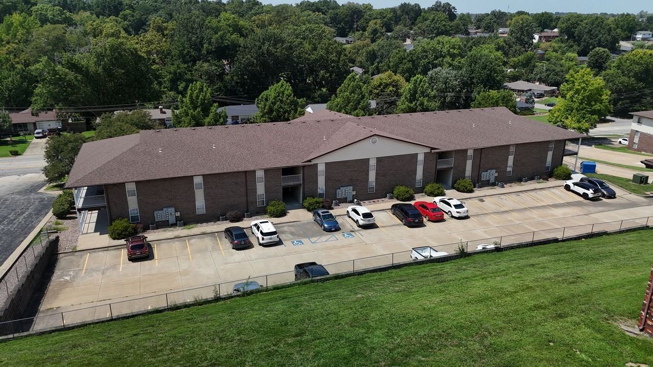 913 Southwest Blvd #206 - Photo 2 of 25