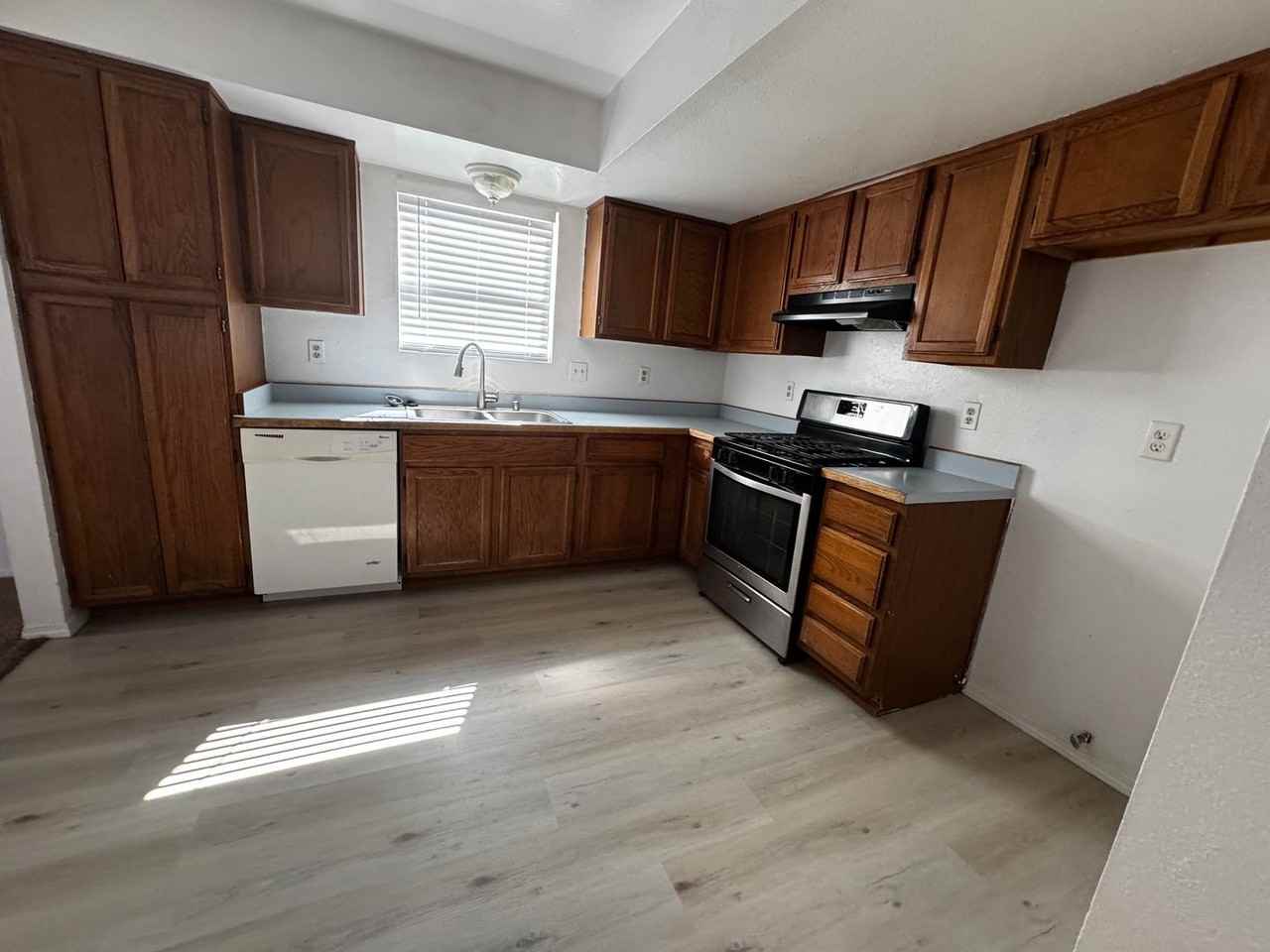 2261 Green Lake Rd Ne - Photo 2 of 7