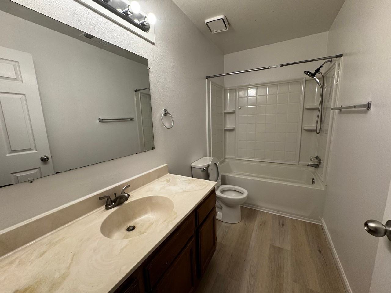 2261 Green Lake Rd Ne - Photo 4 of 7