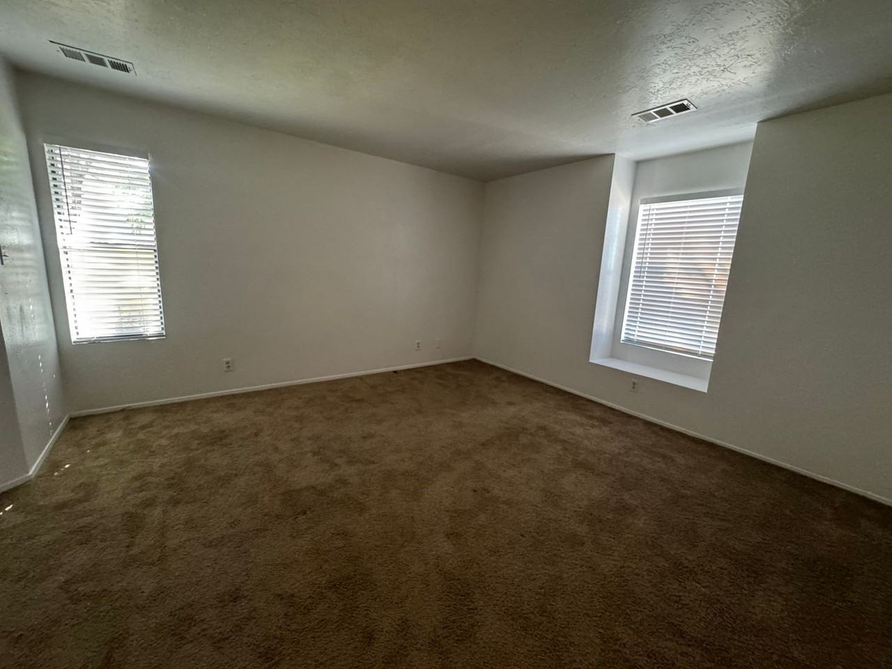 2261 Green Lake Rd Ne - Photo 5 of 7