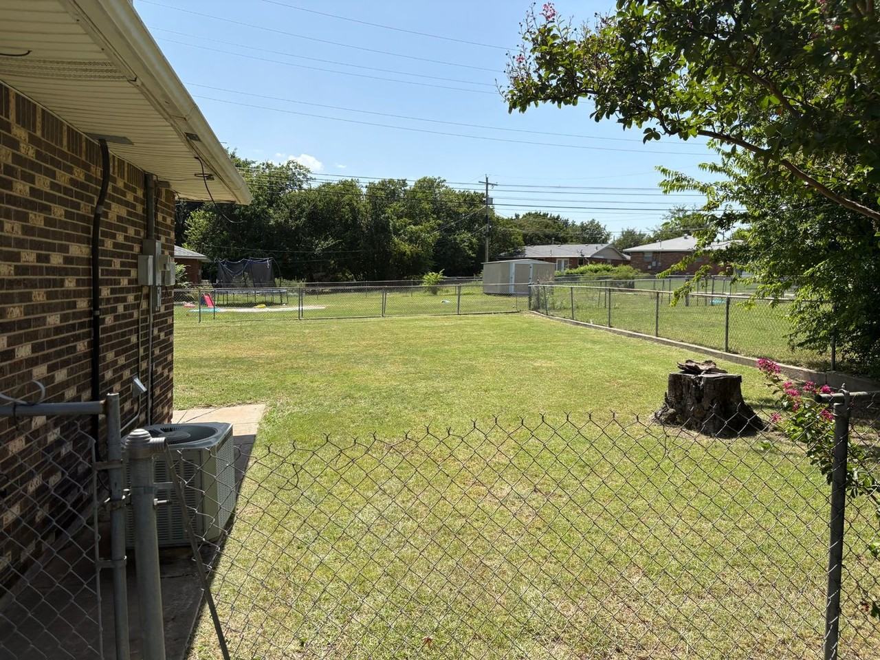 502 Nw 59th St - Photo 2 of 2