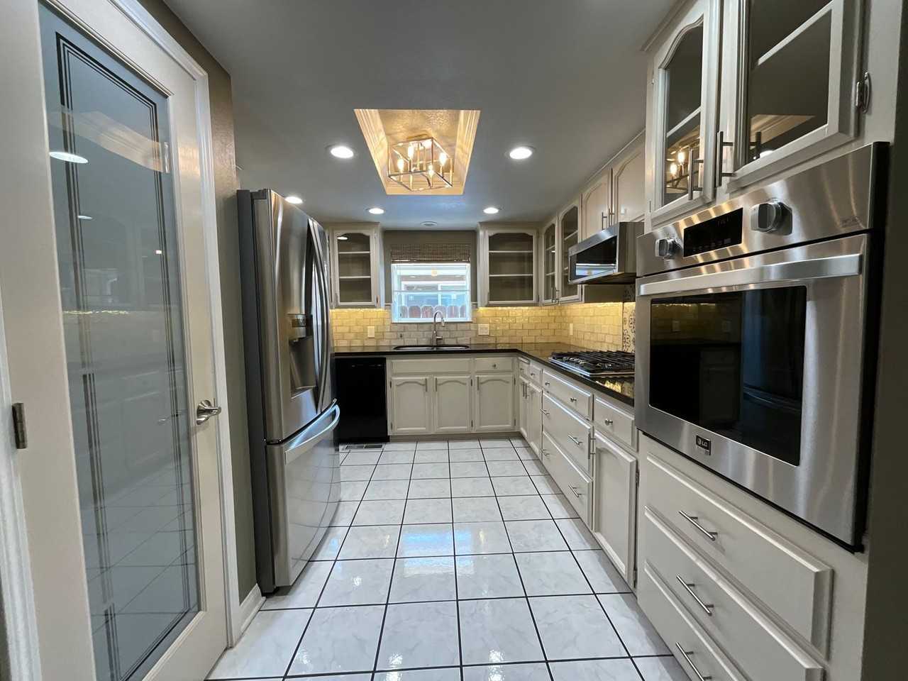 2267 E Warner Ave - Photo 2 of 18