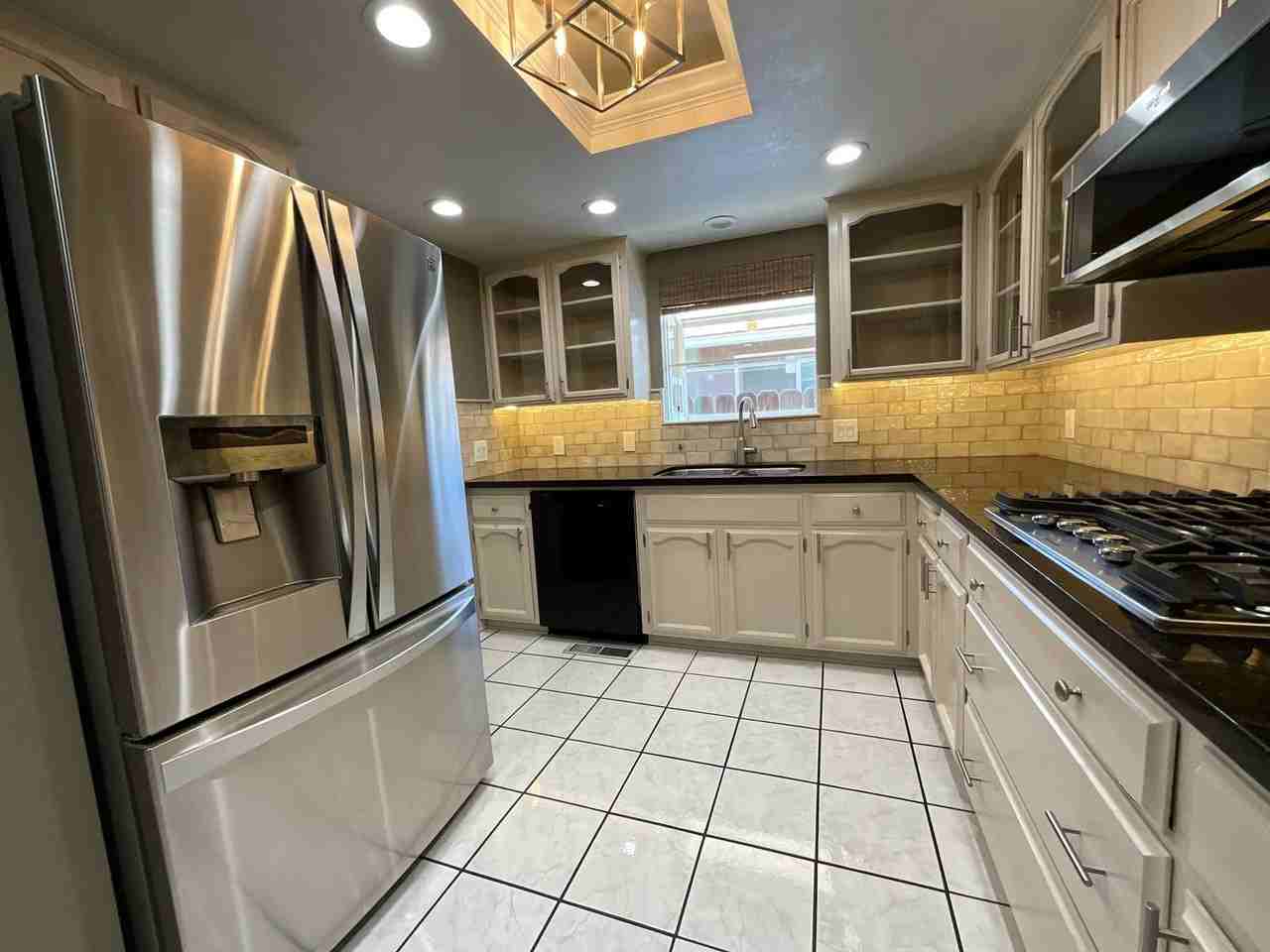 2267 E Warner Ave - Photo 4 of 18