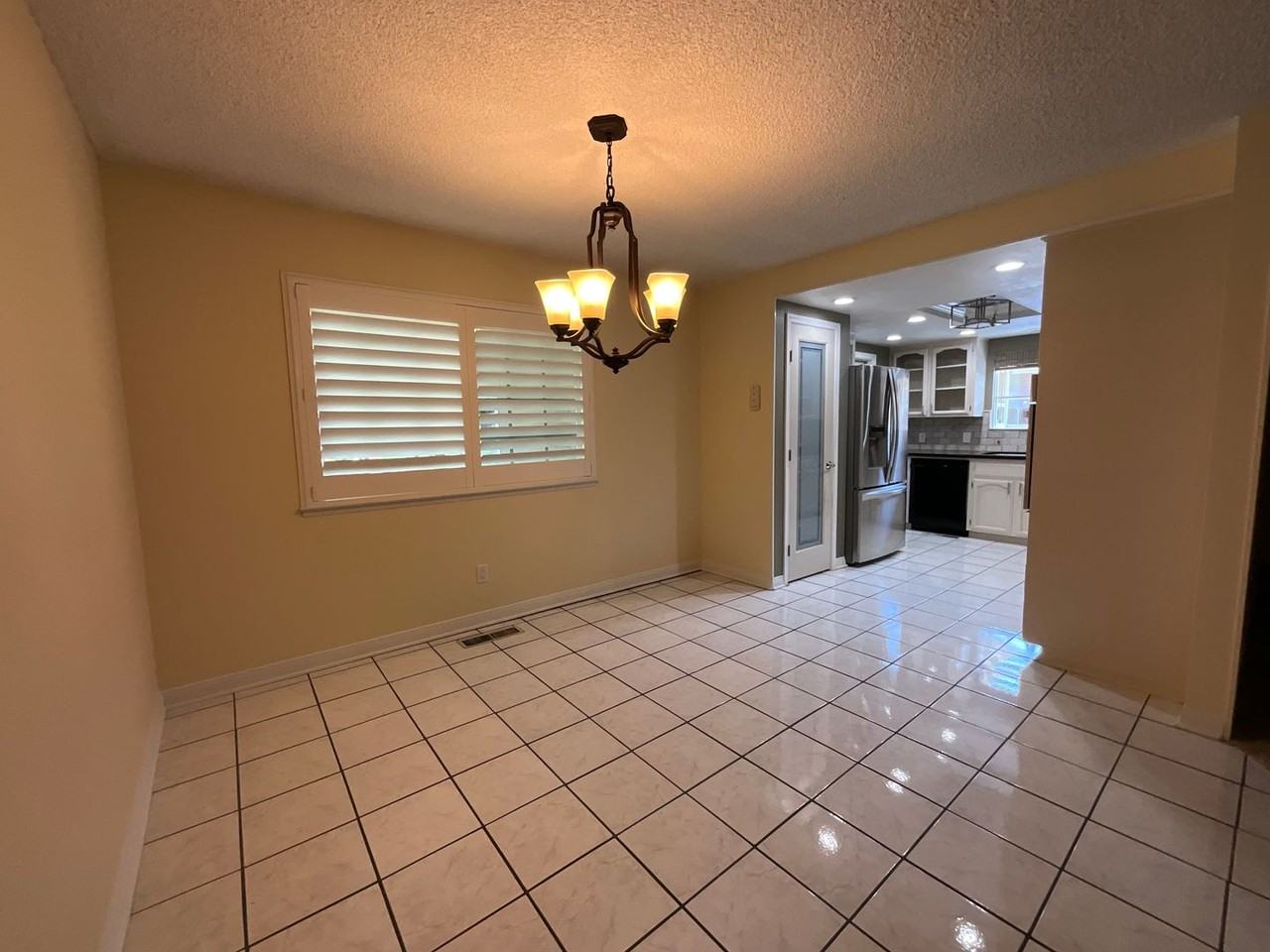2267 E Warner Ave - Photo 5 of 18