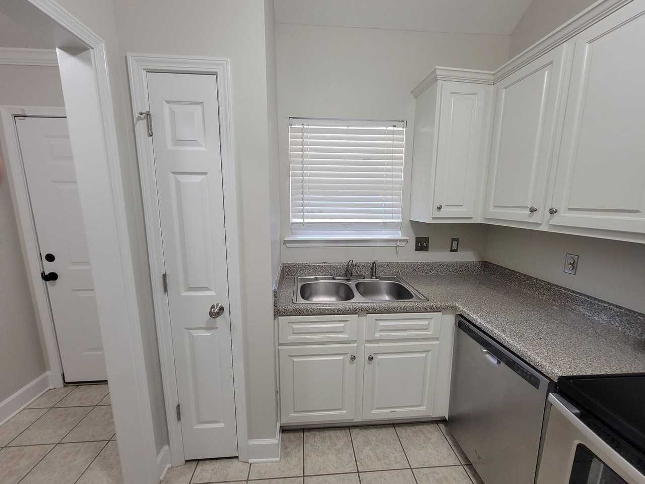 392 Bowen Fls - Photo 7 of 26