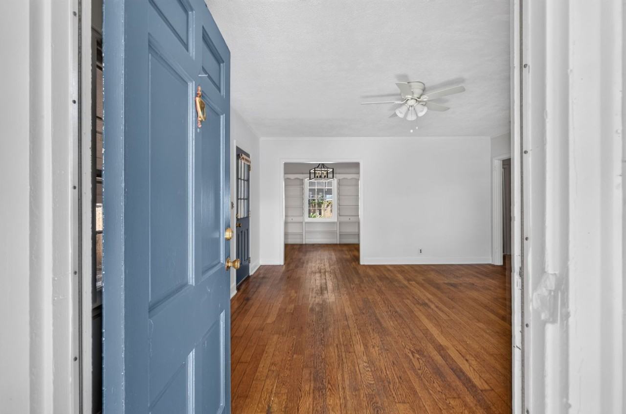 216 E 57th St - Photo 6 of 36