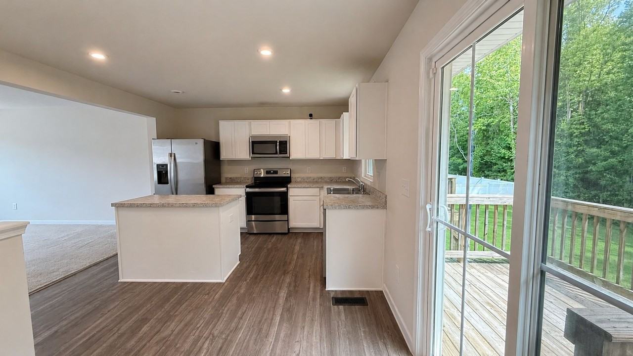 2044 Petersen Way - Photo 4 of 15