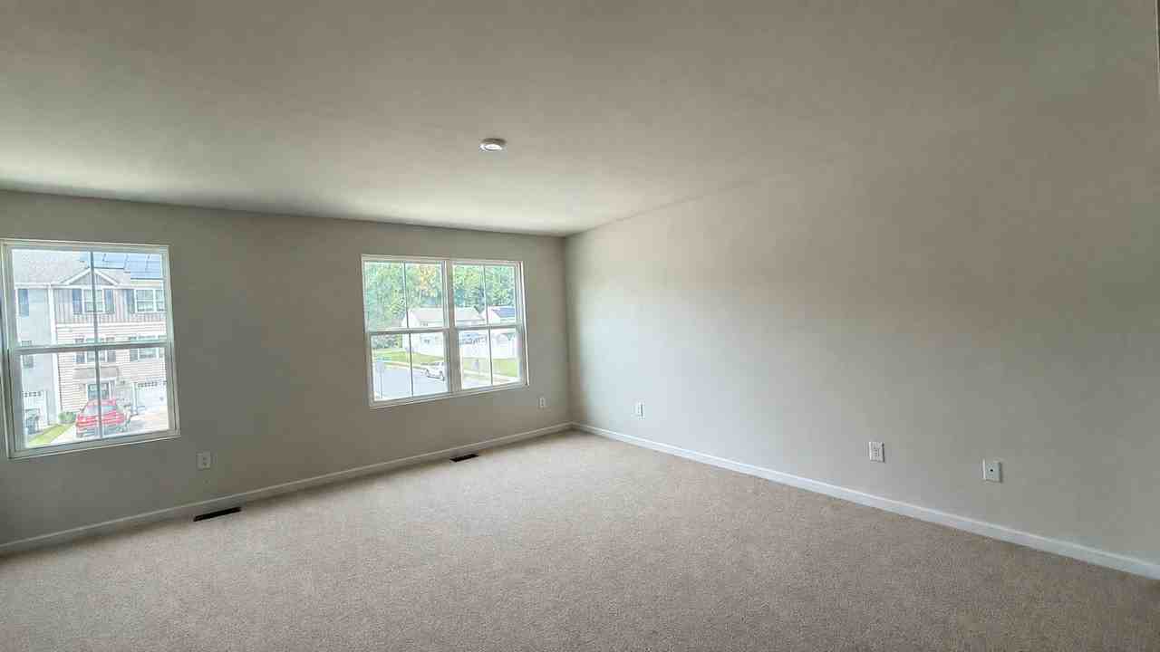 2044 Petersen Way - Photo 5 of 15